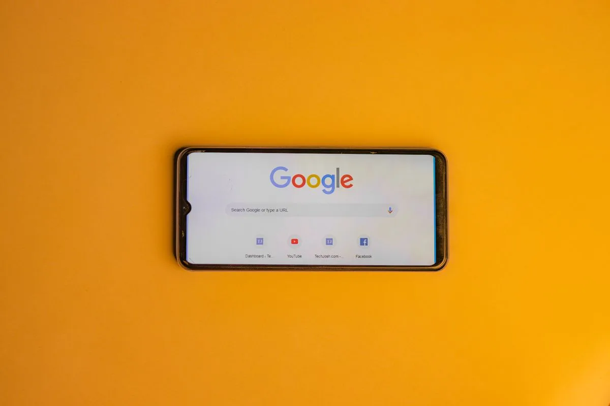 Google Ads para Clínicas de Estética Dental (Blanqueamiento y Ortodoncia Estética) en Chile: Guía Completa 2026