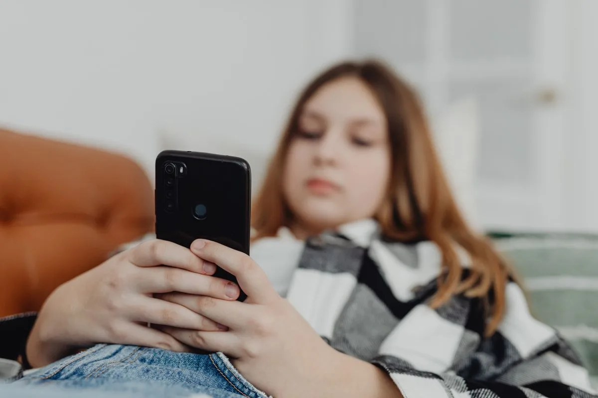 TikTok Ads para Escuelas de Manejo de Drones y Certificación DGAC en Chile: Guía Completa 2026